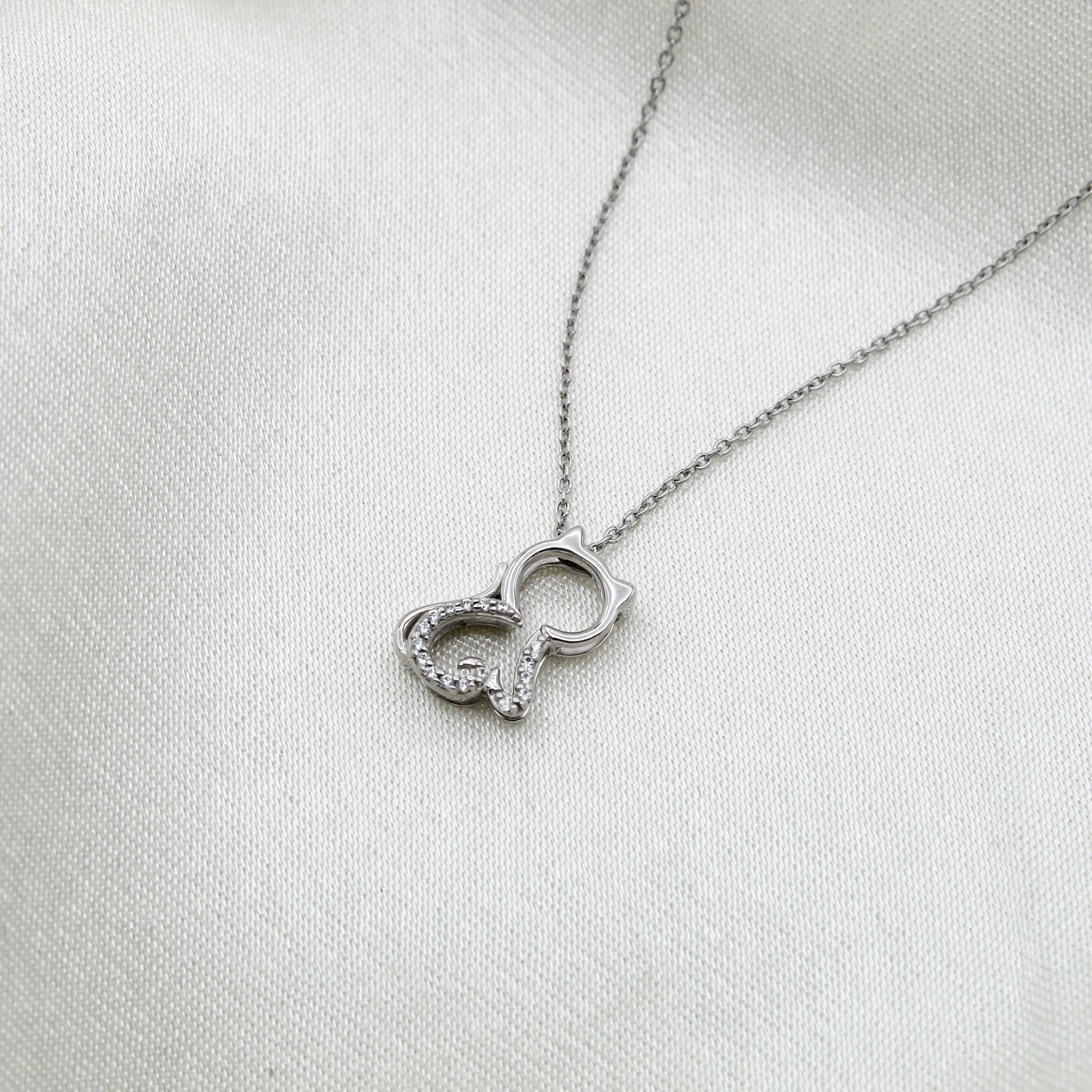 Kitty Cat 1/20 Cttw Natural Diamond Pendant Necklace set in 925 Sterling Silver